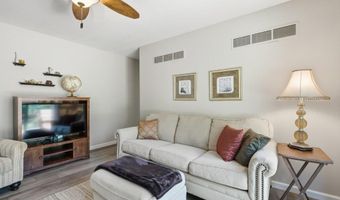 893 Oklahoma Ave, Ballwin, MO 63021