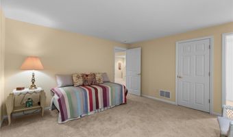 10140 Shapfield Ln, Affton, MO 63123
