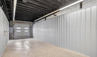 33 W Olive St, Aurora, MO 65605