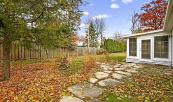 1040 E MOORPARK Ave, Appleton, WI 54911