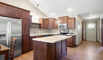 2860 Fairway Dr, Altoona, WI 54720