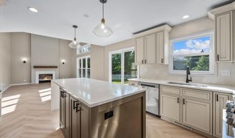 1831 Haverford Dr, Algonquin, IL 60102