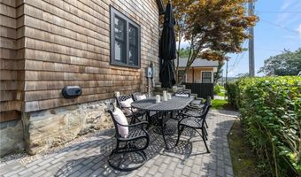 14 Robinson St, Narragansett, RI 02882