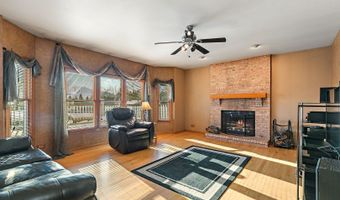 2051 Carlisle St, Algonquin, IL 60102