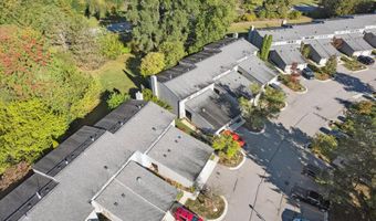 747 Peninsula Ct, Ann Arbor, MI 48105