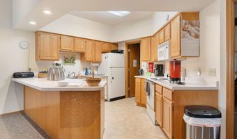 2100 Burr Oak Dr Ln B, Austin, MN 55912