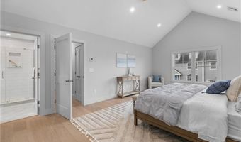 24 Perry Ave, Middletown, RI 02842