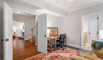 2317 S QUEEN St, Arlington, VA 22202