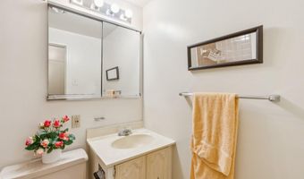 1200 N NASH St 565, Arlington, VA 22209