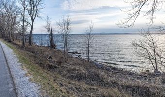 39 W Shore Rd, Alburgh, VT 05440
