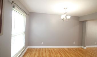 912 Oakwood Farms Ln, Ballwin, MO 63021