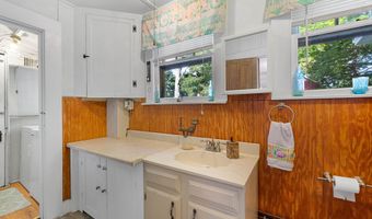 24 Liberty St, Clinton, CT 06413