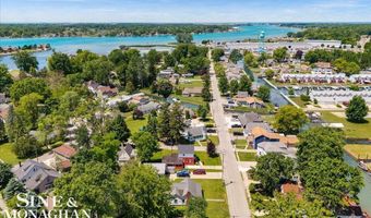 447 Ruskin Dr, Algonac, MI 48001