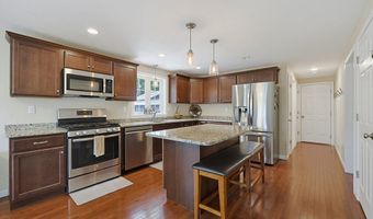5 County St, Berkley, MA 02779