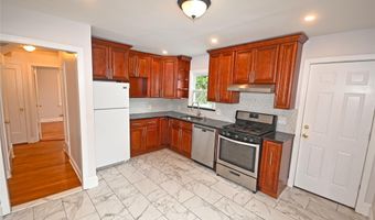 57 Netherwood Dr, Albertson, NY 11507