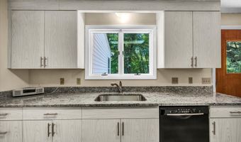 24 Iron Gate Ln, Cromwell, CT 06416