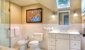50 Eastover Rd, Portsmouth, RI 02871
