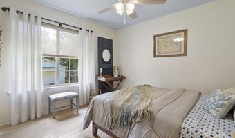866 Washington St, Bay St. Louis, MS 39520
