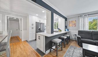 200 Merrick Rd R, Amityville, NY 11701