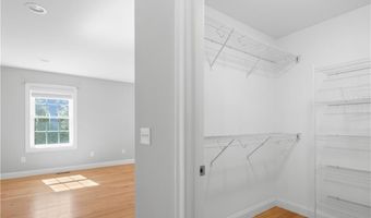 5 Thelma Ln 5, Middletown, RI 02842
