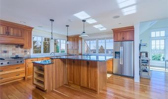 30 Bonnet View Dr, Jamestown, RI 02835