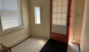 44 Crest St, Middletown, RI 02842