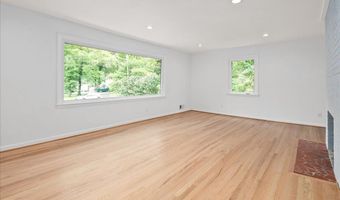9026 MCNAIR Dr, Alexandria, VA 22309