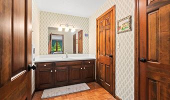 13 Holt Rd, Amherst, NH 03031