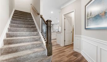 800 Dipper Ln 3, Aurora, OH 44202