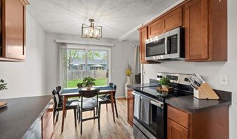1047 Lowell Dr, Apple Valley, MN 55124