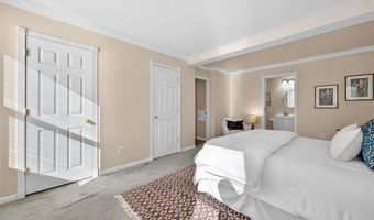 618 Running Creek Dr, Ballwin, MO 63021