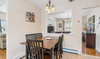 62 Crosby Ave, Albertson, NY 11507