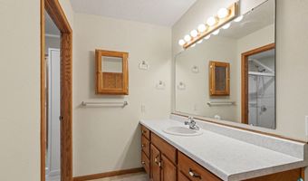 2051 Arbor Rdg, Brookings, SD 57006