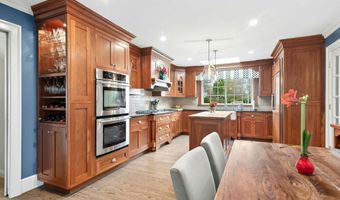 15 Queens Ln, Darien, CT 06820