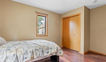 901 Geneva Dr, Alexandria, MN 56308