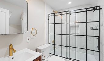 35 Lakewood Cir N, Manchester, CT 06040