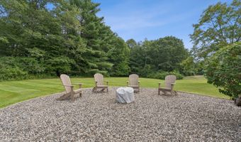 2 Winsome Lea Rd, Falmouth, ME 04105