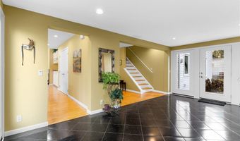 985 Goldenrod Trl, Aurora, OH 44202