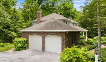 3881 Ravinewood Dr, Austinburg, OH 44010