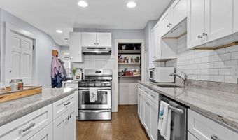 649 E 2nd 2, Boston, MA 02127