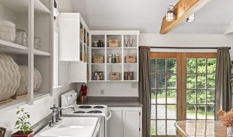 11 Old County Rd, Appleton, ME 04862