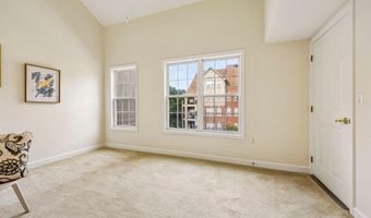 1320 N WAYNE St N 405, Arlington, VA 22201