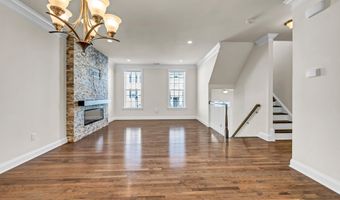 10 Putnam Ln 10, Danbury, CT 06810