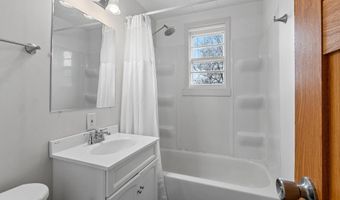 323 5TH St, Algoma, WI 54201