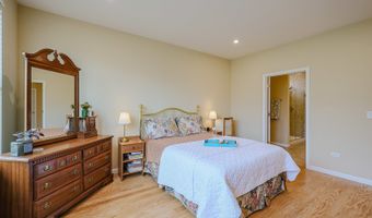 580 N Highlander Way, Addison, IL 60101