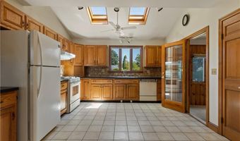 20 Drowne Pkwy, East Providence, RI 02916