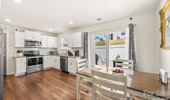 2 Chambers Garden Dr, Arden, NC 28704