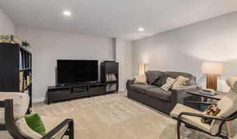 6217 S Trailwoods Dr, Ann Arbor, MI 48103