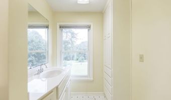1404 Beaver Oaks Dr, Macon, GA 31220