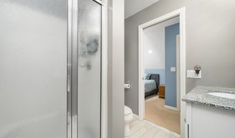 16 Raymond Pl, Cromwell, CT 06416